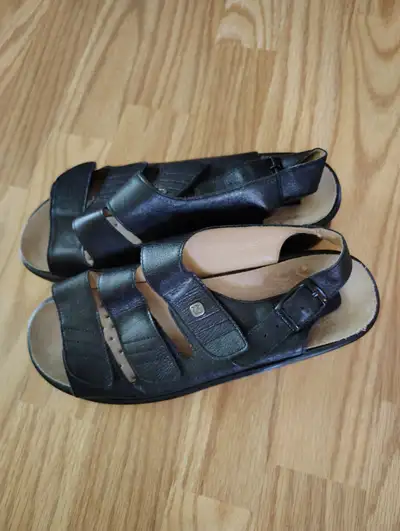 Lady's  Sandal, View more