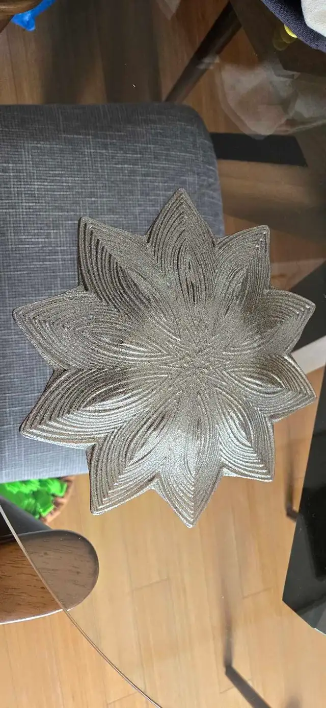 Star Flower Textured Decor Dish in Home Décor & Accents in City of Toronto - Image 3