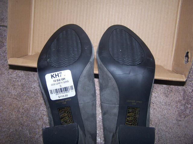 grey suede shoes in Women's - Shoes in Moncton - Image 3