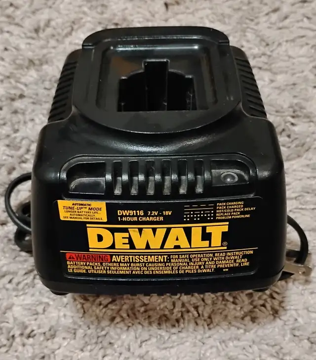 DEWALT 18V BATTERY CHARGER DW9116. in Power Tools in Strathcona County - Image 2