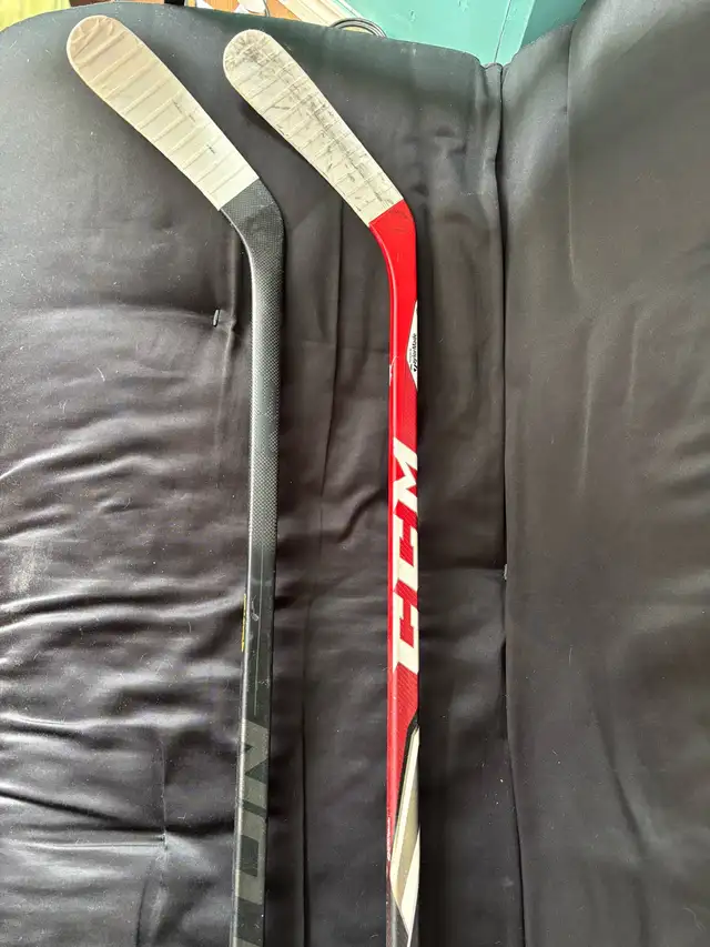 Senior Left Hand Hockey Sticks in Hockey in Hamilton - Image 4