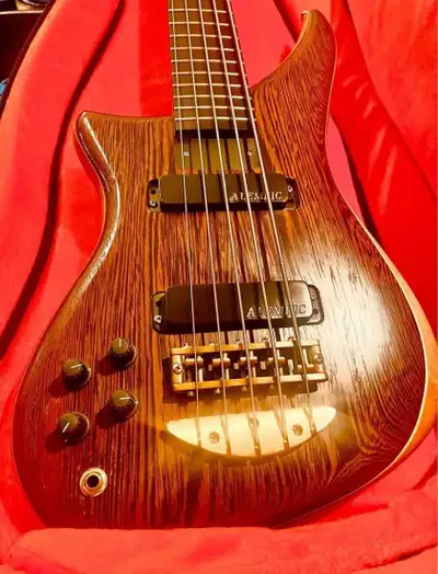Lefthand alembic epic 5 1996 to Righthand alembic epic5 or alembic 4 string Alembic Epic 5 string ba...