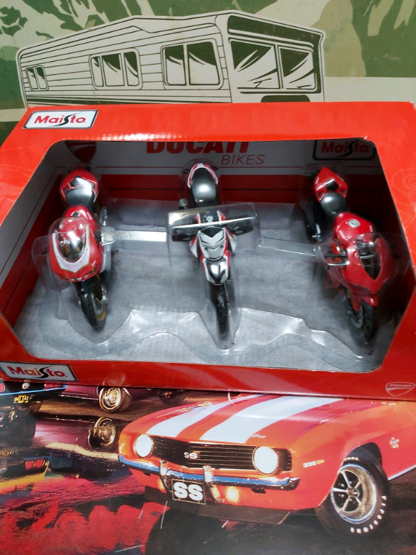 Diecast Cars & Trucks and Motorcycle's 
1:18 th Scale  in Toys & Games in Hamilton - Image 4