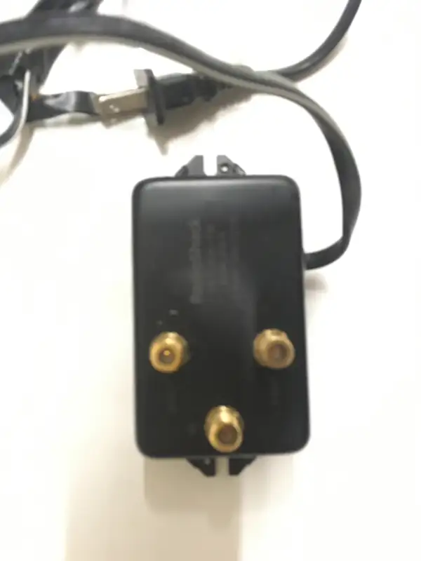 TV VCR FM Amplifier in Video & TV Accessories in Québec City - Image 4