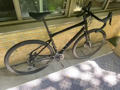 2021 Giant Revolt Carbon frame gravel bike - mint condition, View more
