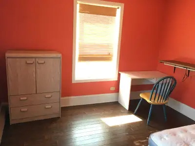 (Male student only) Walk to ByWard market, Rideau Center and University of Ottawa One spacious furni...