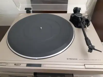 Pioneer Turntable  PL-4  in great working condition, View more