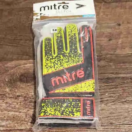 Brand New MITRE Goalkeeper Gloves in Soccer in Barrie - Image 2