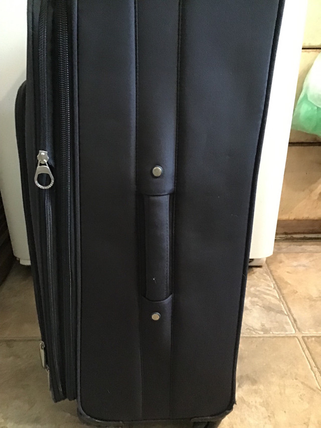 ATLANTIC  Light Weight Luggage-30"H x 17.5"W x 11"D-used once in Other in Oakville / Halton Region - Image 4