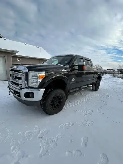 This is an amazing Lariat package truck. It has been kept in optimal condition - regular servicing o...