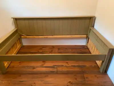 Twin / single bed with trundle underneath. 2 mattresses. Outside in driveway. Come into driveway and...