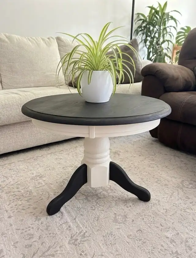 Refurbished Round coffee table/side table in Coffee Tables in Ottawa - Image 4