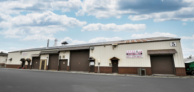 RARE -40x50 Workshop available NO AUTOMOTIVE PLEASE in Commercial & Office Space for Rent in Ottawa