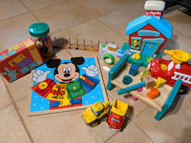 Lot de jouets pour enfants dans Jouets et jeux  à Longueuil/Rive Sud