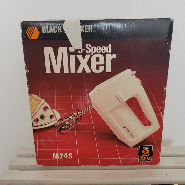 NEVER OPENED 1986 Black & Decker 3-Speed Mixer (H3Z) dans Robots culinaires et mélangeurs  à Ville de Montréal