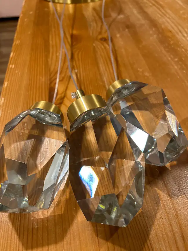 Crystal & Gold Hanging Pendant Light Chandelier in Indoor Lighting & Fans in City of Toronto - Image 5