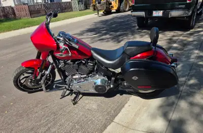 Super low kms, like new condition. This is a beautiful bike that's barely broken in. I am selling du...