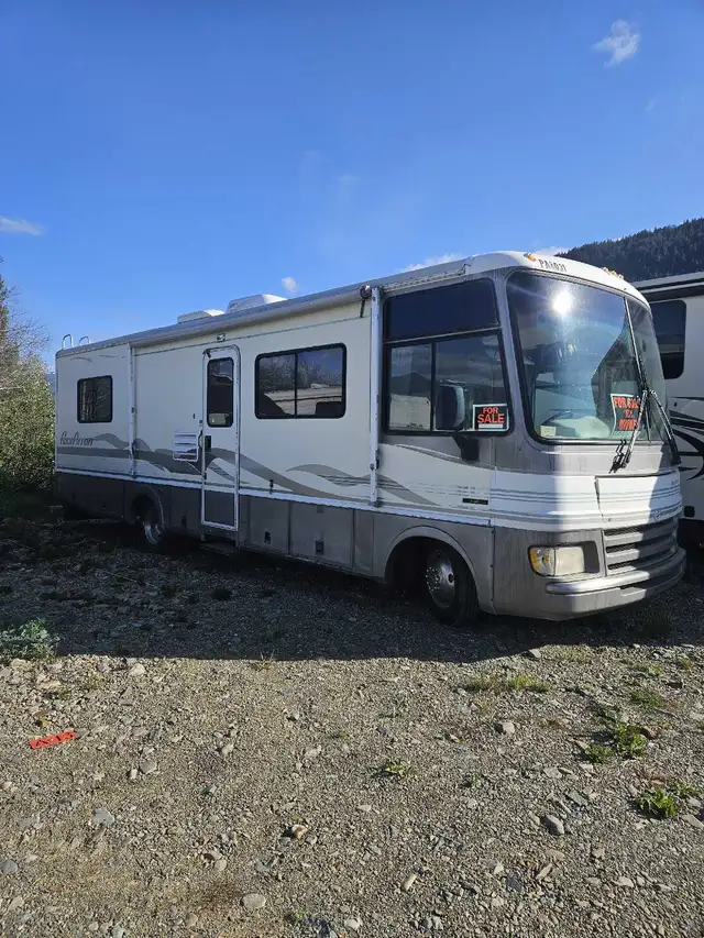 1998 Pace Arrow class A motorhome in RVs & Motorhomes in Nelson - Image 2