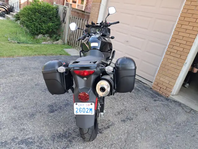 SUZUKI V-STROM 2010 ABS 1622km in Sport Touring in Mississauga / Peel Region - Image 4