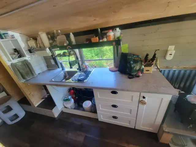 35 professionally converted skoolie in RVs & Motorhomes in Kelowna - Image 8