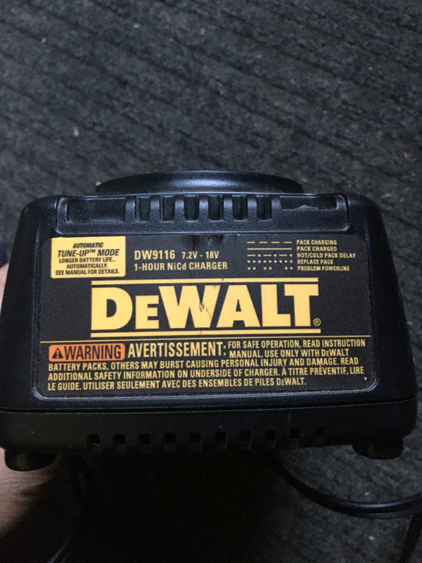 Chargeur de batterie DEWALT model DW9116 25$$ dans Outils électriques  à Laval/Rive Nord - Image 4