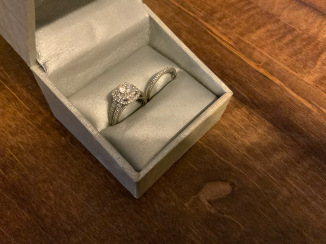 Zales engagement ring with band size 6 in Jewellery & Watches in Corner Brook - Image 2