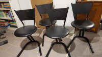 4 Chaises de cuisine en acier 20$/ch