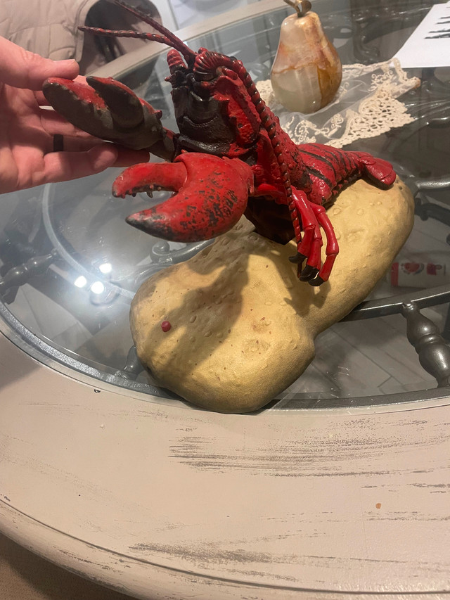 “Rocky” the singing lobster ….in Embrun in Arts & Collectibles in Ottawa - Image 3