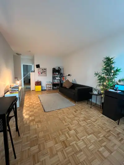 Modern 1-Bedroom Apartment in Downtown Toronto