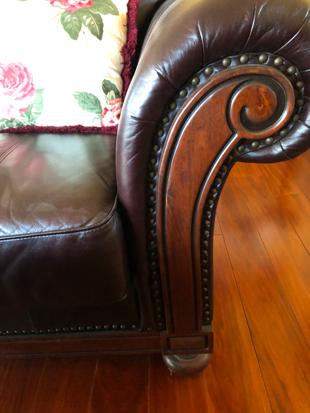 LEATHER SOFA  - LIKE NEW in Couches & Futons in Gatineau