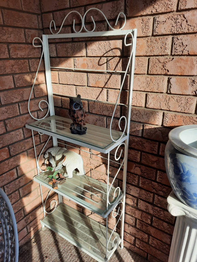 DISPLAY SHELF in Hutches & Display Cabinets in City of Toronto