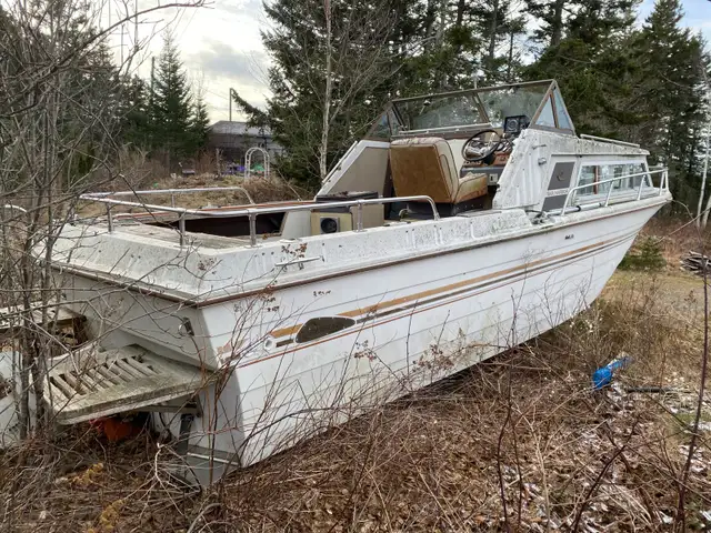 1981 bar harbour boat  I’ll pay you $102.50 to take it , 28by8 in Powerboats & Motorboats in Saint John - Image 9