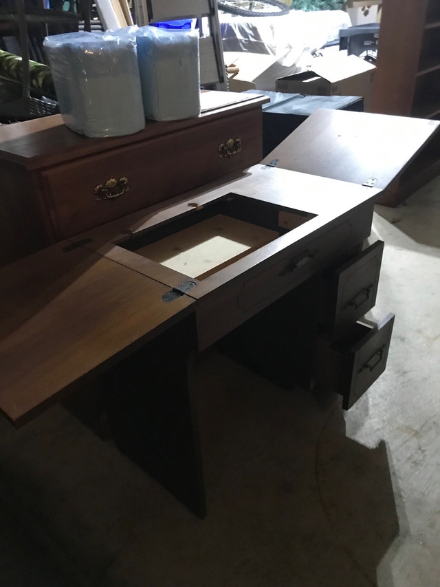Sewing Table in Other Tables in Oakville / Halton Region