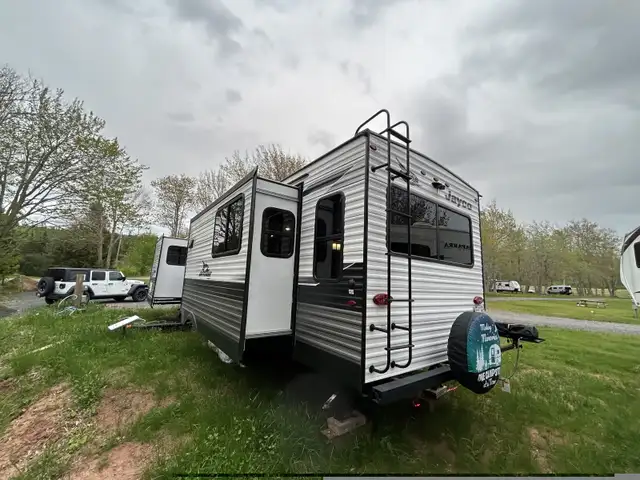 34 RLOK 3 Slideouts Jayco Jay flight in Travel Trailers & Campers in Fredericton - Image 9