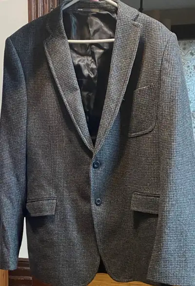 Men's Mexx brand 2 button wool blazer. Houndstooth pattern - black/gray. Has never been worn. Single...