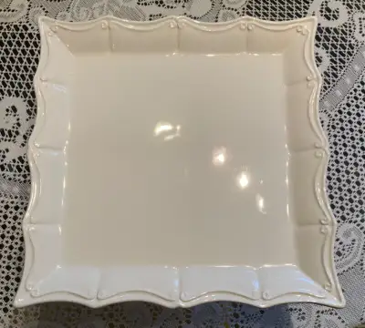 Assiette à gâteau en céramique. Fait au Portugal 12 X 12 pouces Vieux-Rosemont