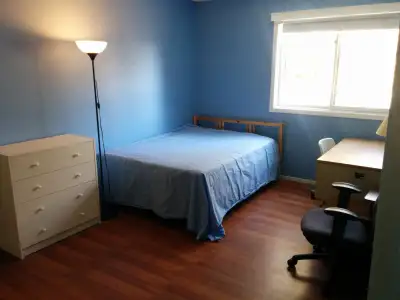 MOVE-IN TODAY!!...LARGE ROOMS.... BAYSHORE...GREAT LOCATION!!