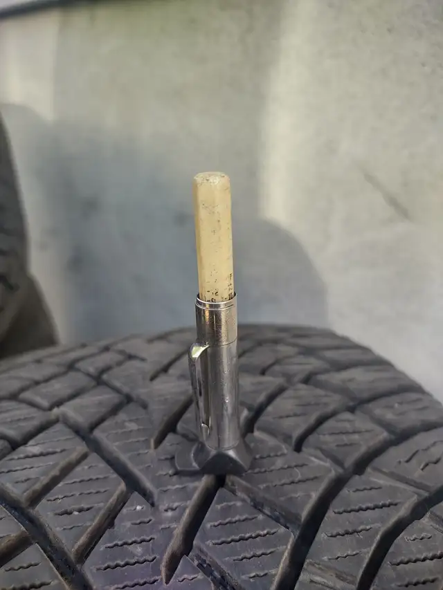 -4 pneus hiver Nokian Hakkapeliitta 225-40R19 comme neufs in Tires & Rims in Laval / North Shore - Image 9