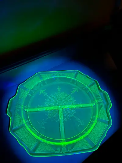 Vintage Anchor Hocking Princess Green Depression Glass Grill Plate. This is 10.5" x 9.5" total size,...
