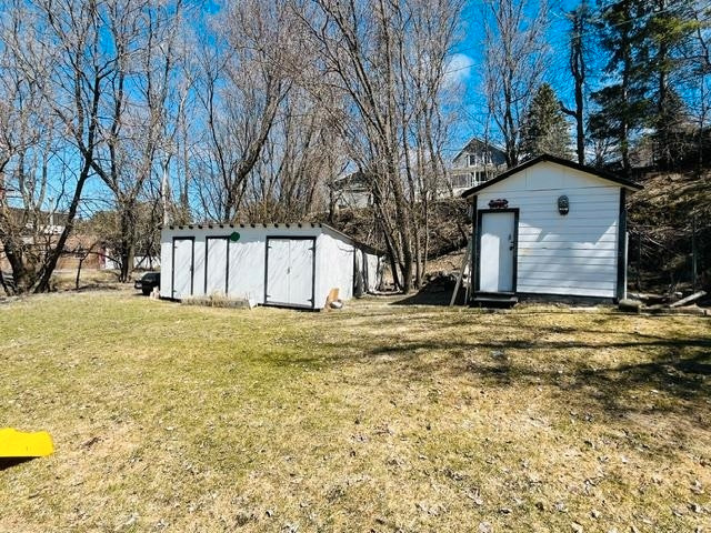 917 Minto St - On a spacious double lot! in Houses for Sale in Kenora - Image 3