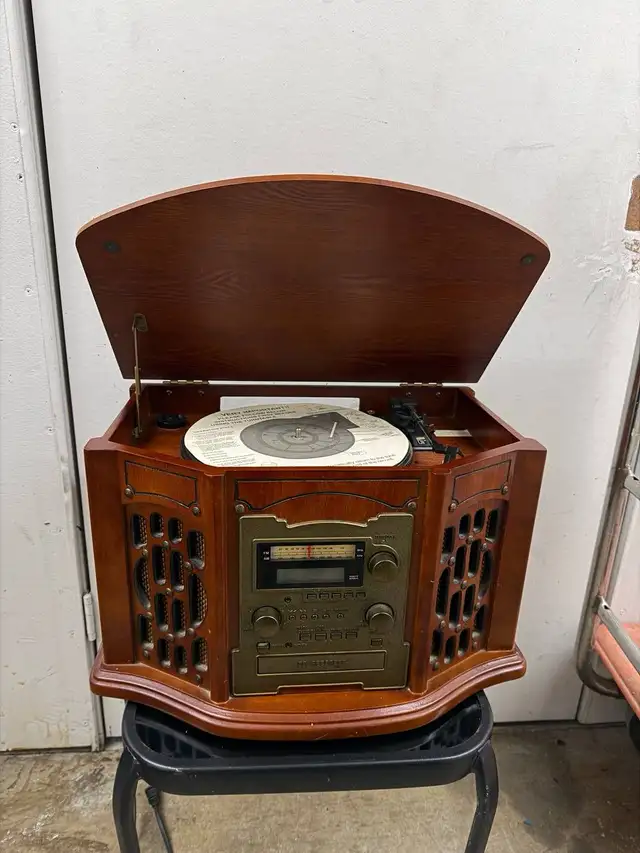 Vintage Style 5-in-1 Record Player with CD Radio in Arts & Collectibles in Mississauga / Peel Region - Image 7