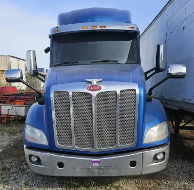 2014 Peterbilt 579 tractor for sale. Eaton Fuller Automatic paccar MX-13 engine with 1.1M km on it....