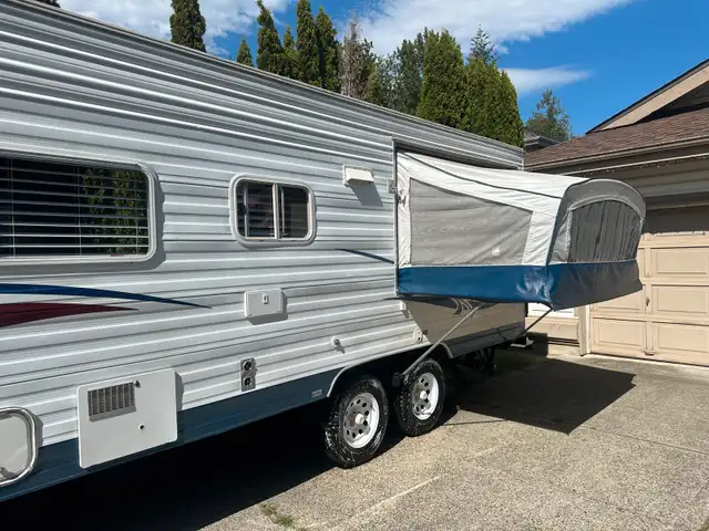 RARE find! 3 POP-OUT beds! Thor Tahoe Lite (sleeps 9)  in RVs & Motorhomes in Delta/Surrey/Langley - Image 11