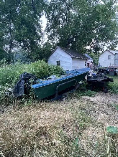 Have a boat for sale don’t know much about it besides it has an evenrude 50hp two stroke motor runs...