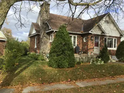 For rent in Delhi Detached, 3-bedroom, 2-bathroom, 2100 sq. ft., 2-storey, brick house with very pri...