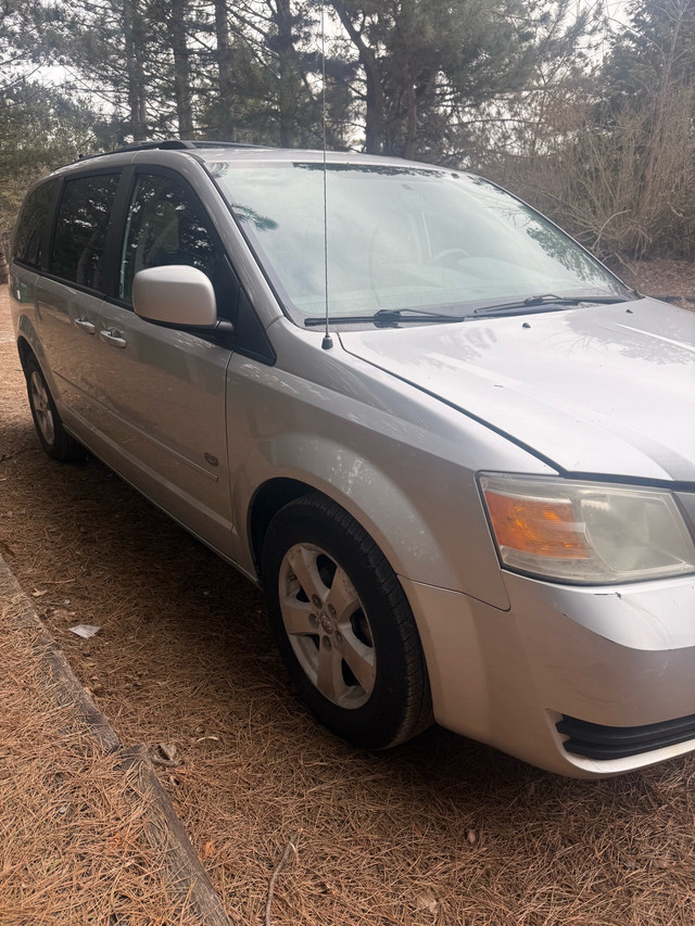 2009 dodge caravan stow & go  in Cars & Trucks in Markham / York Region - Image 3