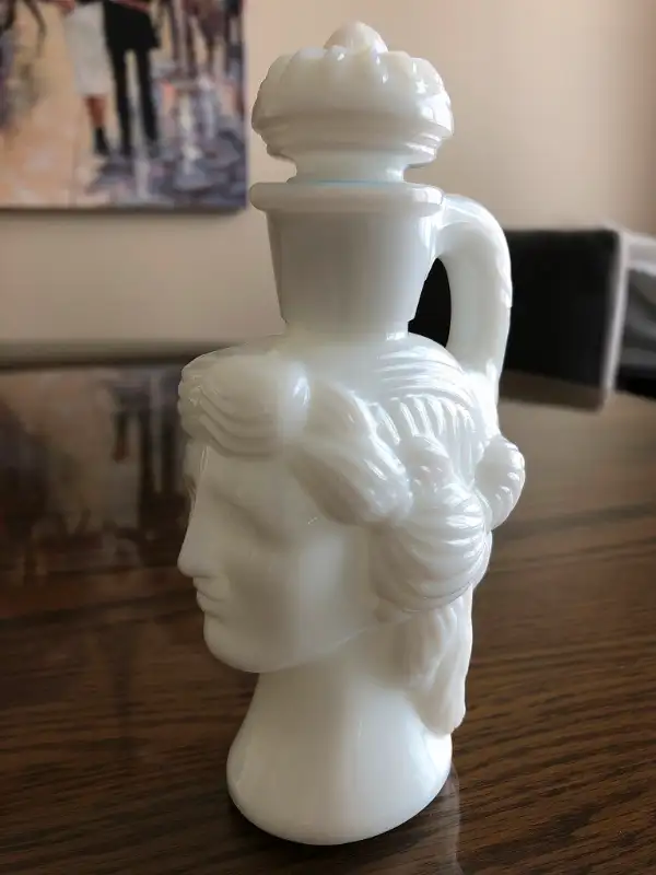 Vintage Avon Bottle Grecian Pitcher Bottle in Arts & Collectibles in Winnipeg - Image 2