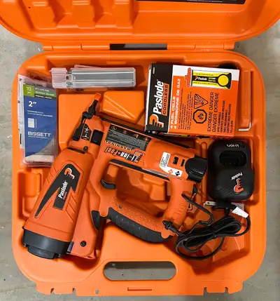 Paslode Impulse Lithium-Ion Brad Nailer, IMLi200 18 Gauge Lightly used, like new condition, in origi...