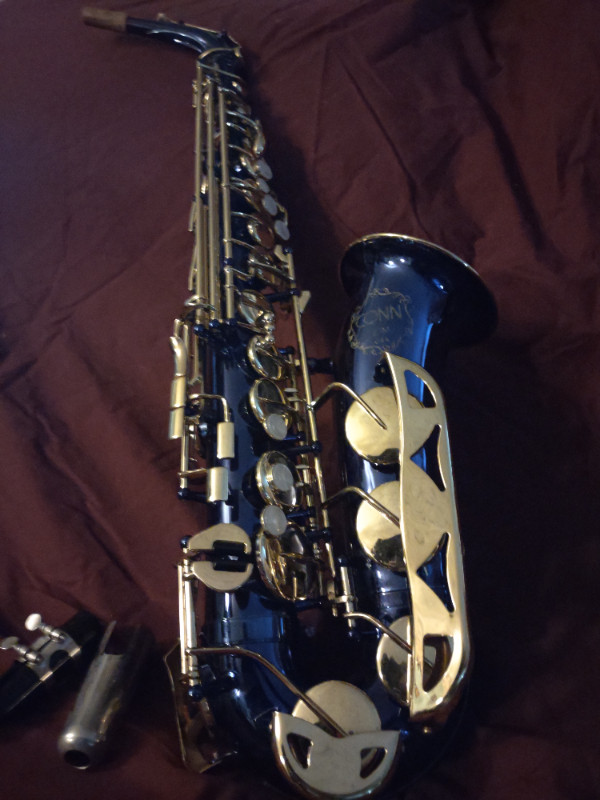 Rare Conn 21 M Blue Alto Saxophone 781892 in Woodwind in Calgary - Image 4