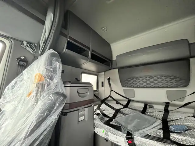 2025 International HX, Heavy Haul!! Cummins, Autoshift, 46's in Heavy Trucks in Saskatoon - Image 10